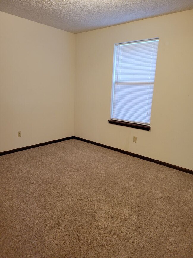Building Photo - $1250 - 2/2 -Jefferson Square has received...