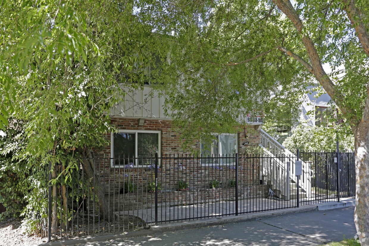 Building Photo - 2410 Q St