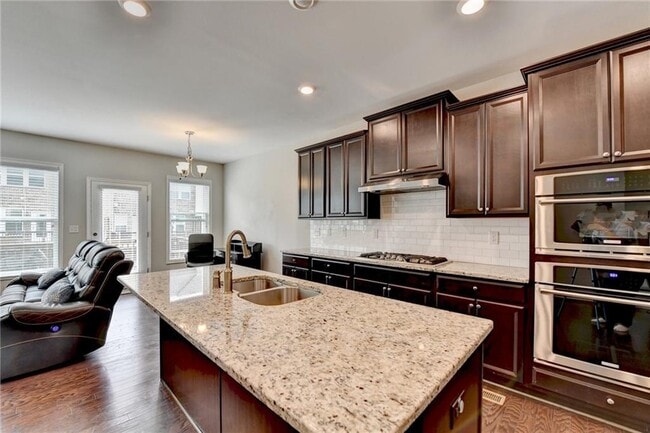 Building Photo - 810 Sunset Park Dr