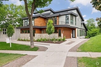 Building Photo - 1726 Kenwood Pkwy