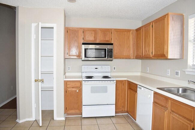 Foto del edificio - 8113 Broken Arrow Rd