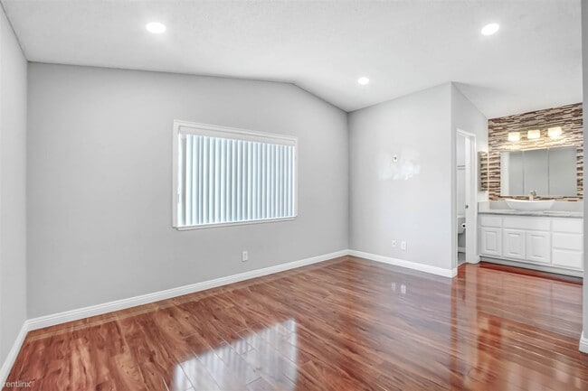 Building Photo - 2 br, 2.5 bath Condo - 838 Boulder Privado