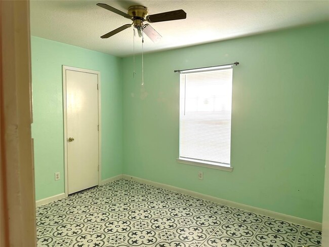 Building Photo - 6235 Sutton Meadows Dr