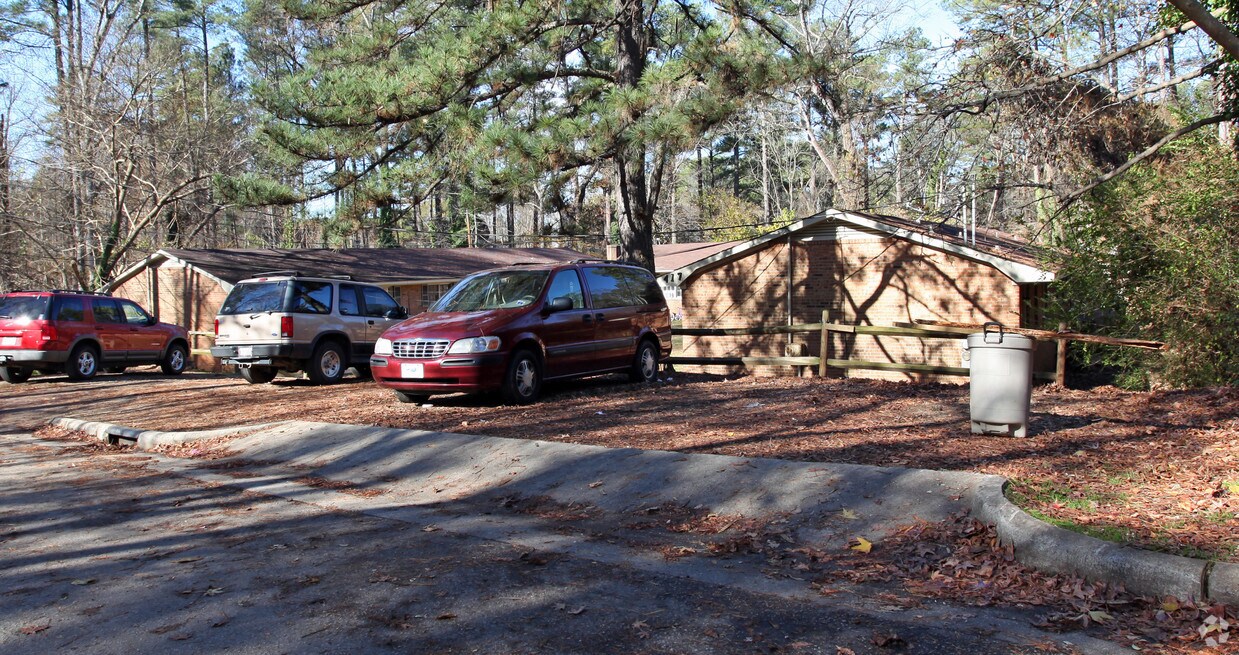Foto del edificio - 417 Raleigh Pines Dr