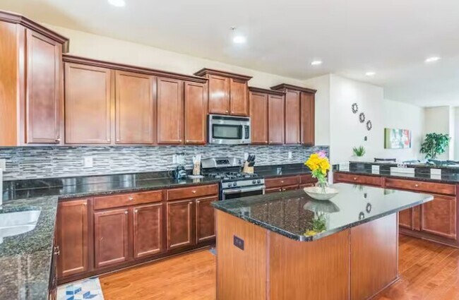 Foto del edificio - 7980 Blue Stream Dr