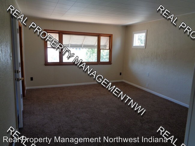 Building Photo - 1627 Roberts Ave