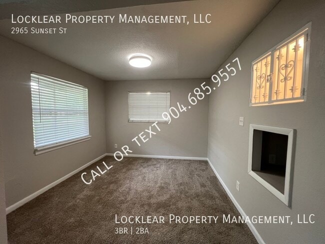 Building Photo - Newly Renovated 3BR, 1.5BA Gem