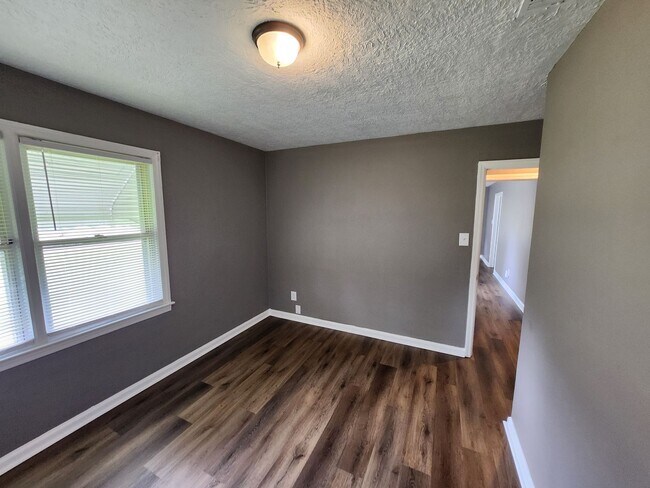 Foto del edificio - 3104 Abelia Dr