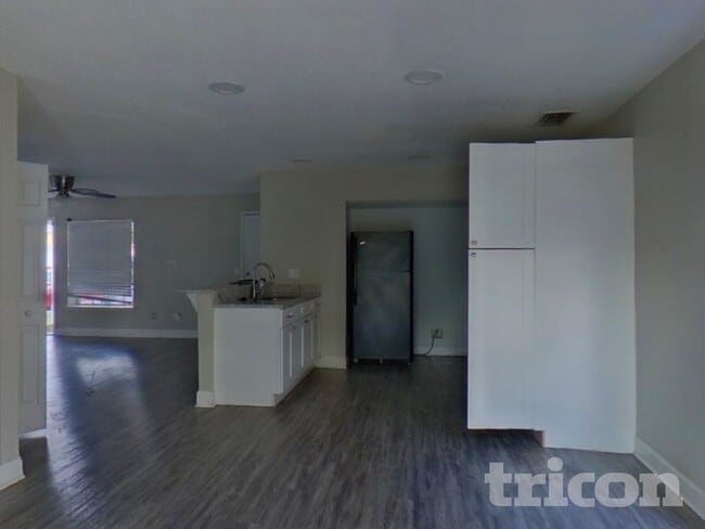 Building Photo - 1930 Bluets Ct