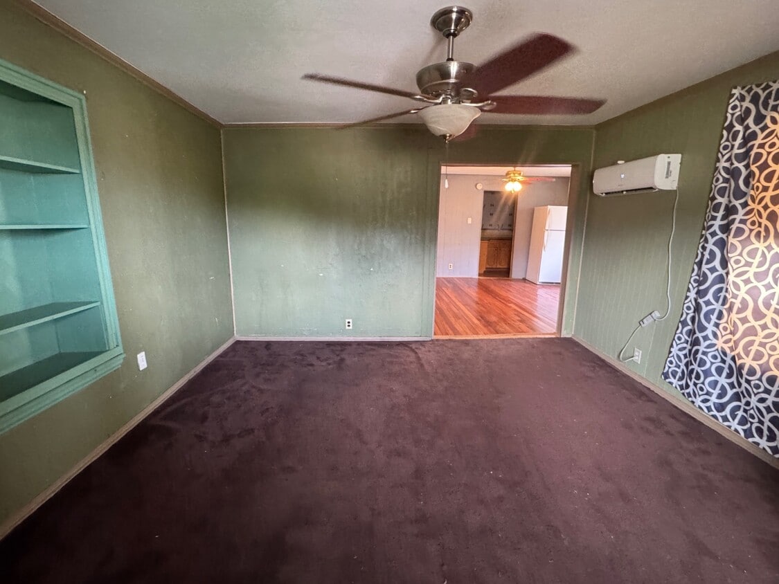 Primary Photo - 116 E Jackson Ave
