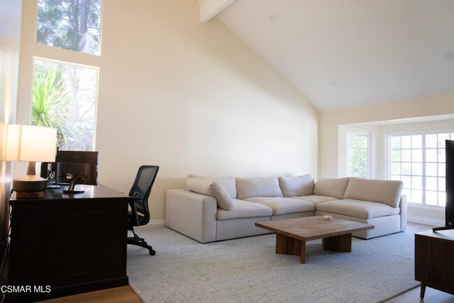 Building Photo - 2794 Parkview Dr
