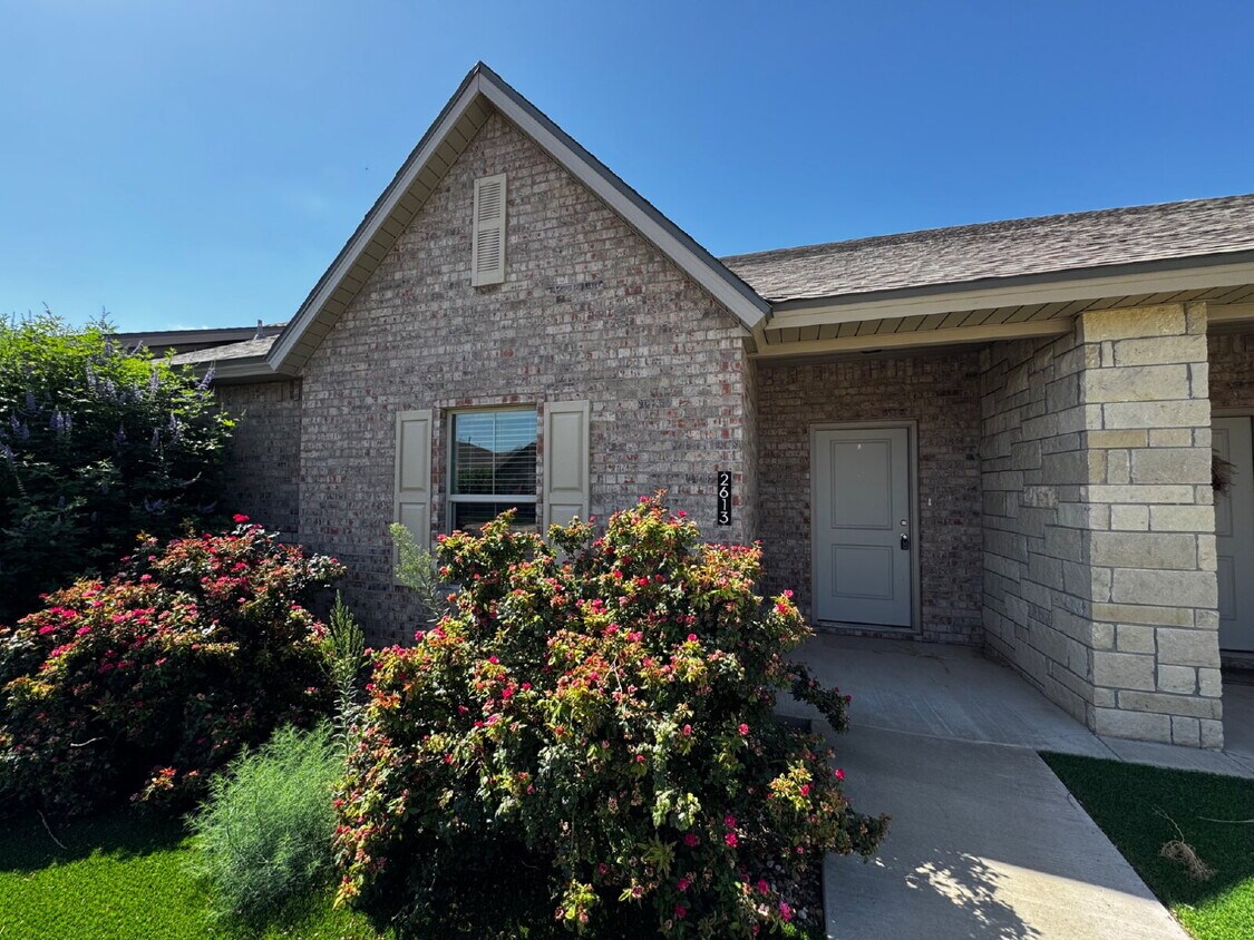 Foto principal - Townhome Located South Of Town Near Cooper...