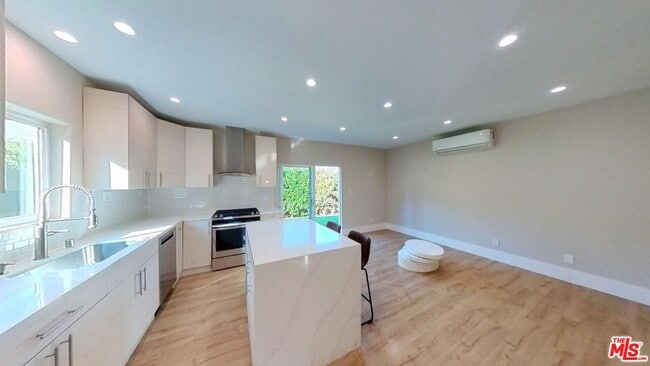 Foto del edificio - 6440 Yarmouth Ave