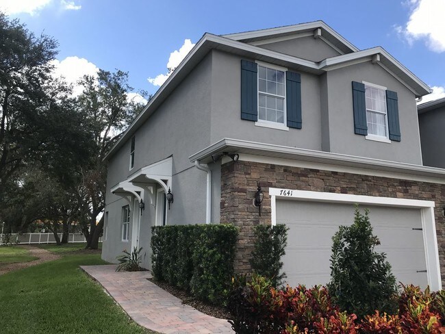 Foto del edificio - pending3/2.5 Model Townhouse In Aloma Trails