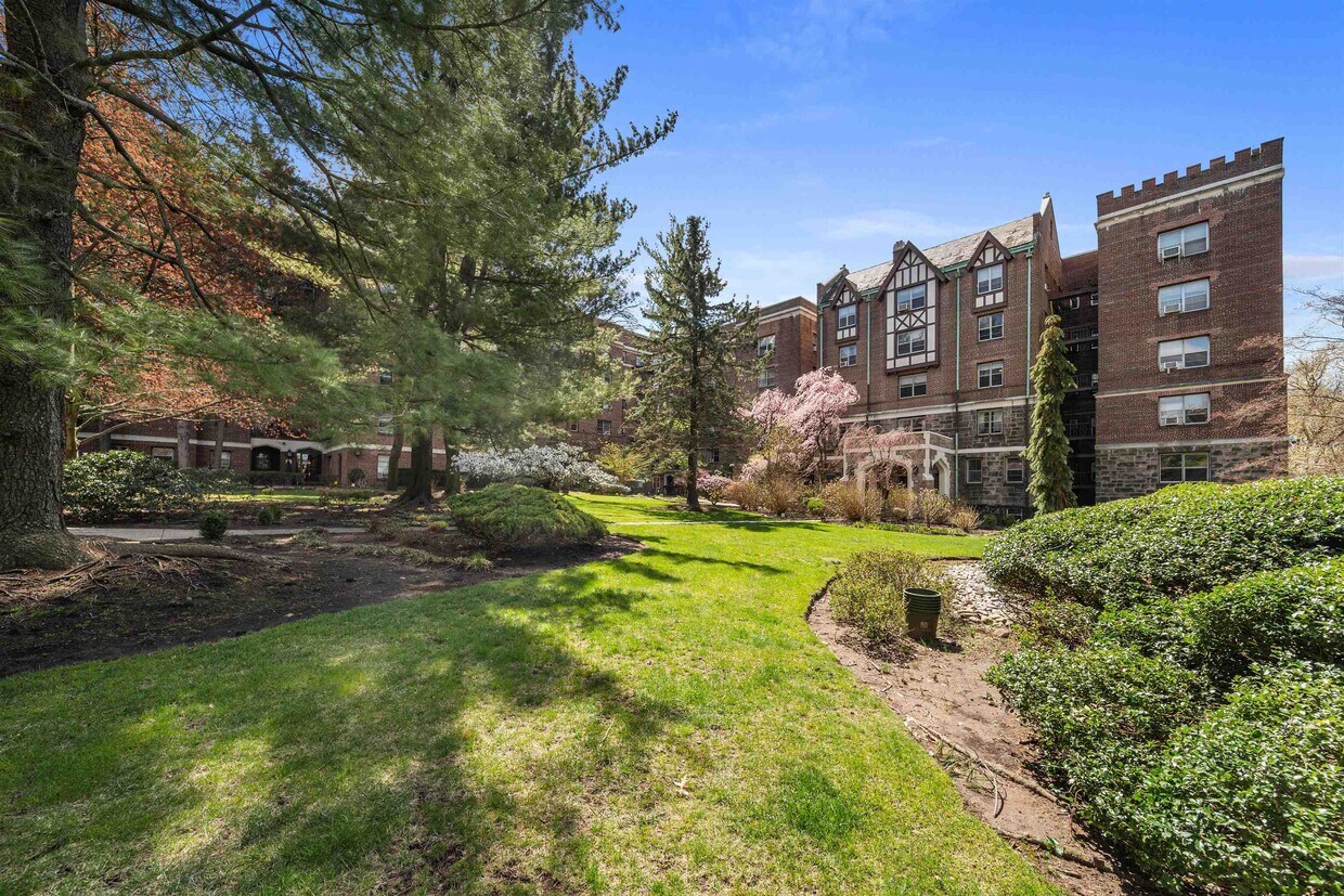 Foto principal - 100 E Palisade Ave