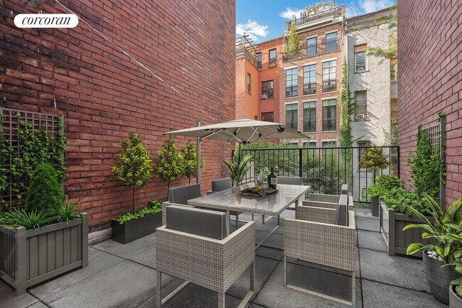 Building Photo - 22 W 90th St