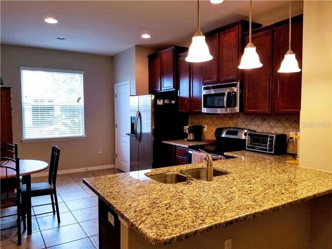 Building Photo - Lovely 3 bedroom 2.5 bath Townhome in Tampa