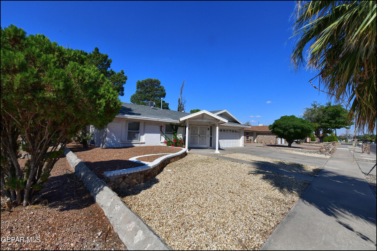 Foto principal - 1739 Russ Randall St