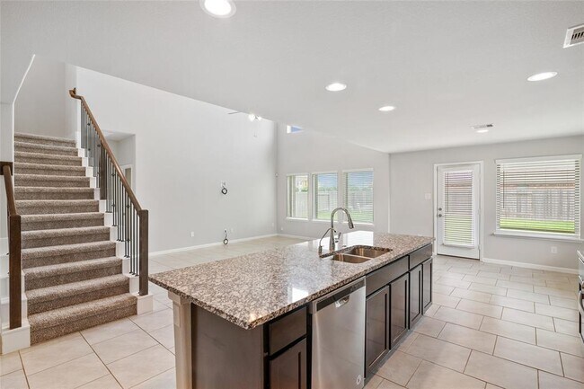 Building Photo - 5611 Cedar Cres Ct