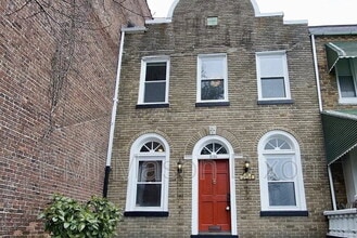 Building Photo - 2134 Mt Royal Terrace