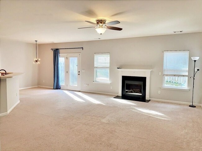Foto del edificio - 235 Brookhaven Ct