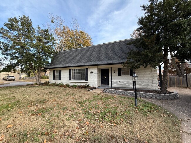 Foto del edificio - SPACIOUS HOME FOR RENT IN SUNGATE!