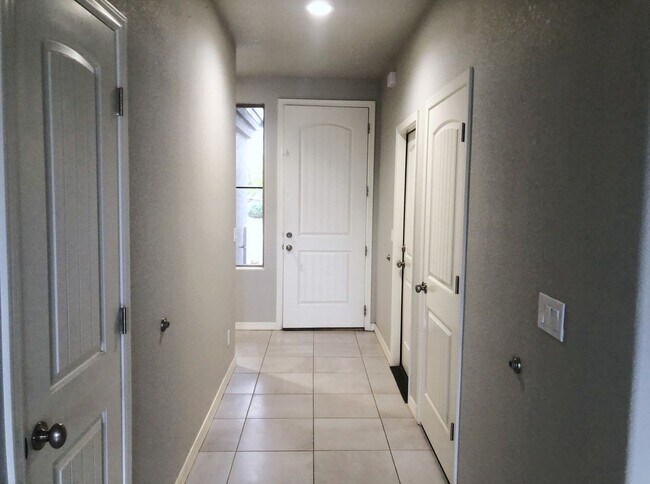 Foto del edificio - Bright & Efficient Solar Home with Spacious Open Layout