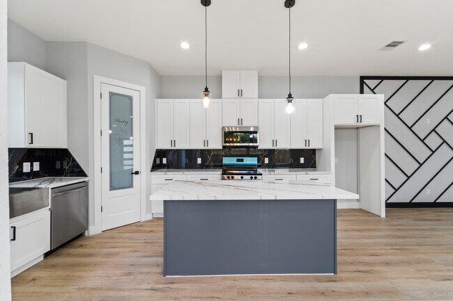 Foto del edificio - 6631 Foster St