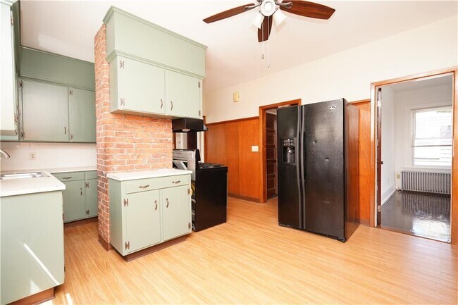 Building Photo - 23 Huxley Ave