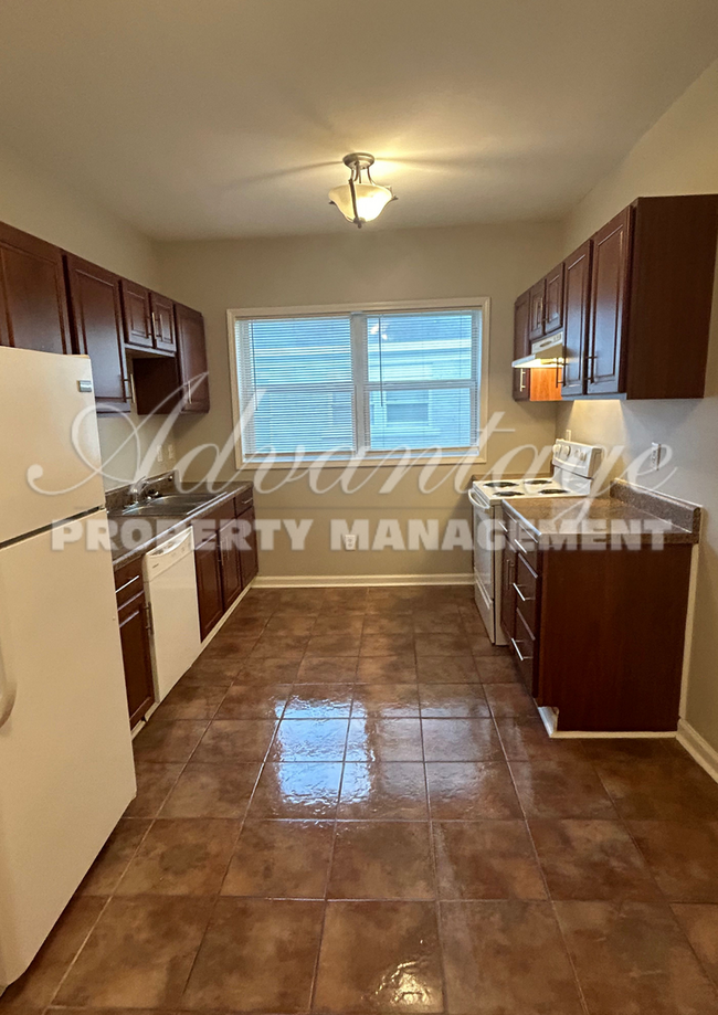 Building Photo - Adorable Apartment Near Memphis Zoo Availa...