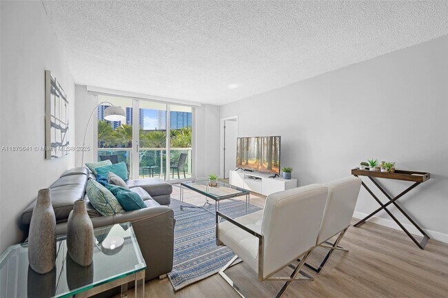Foto del edificio - 19370 Collins Ave