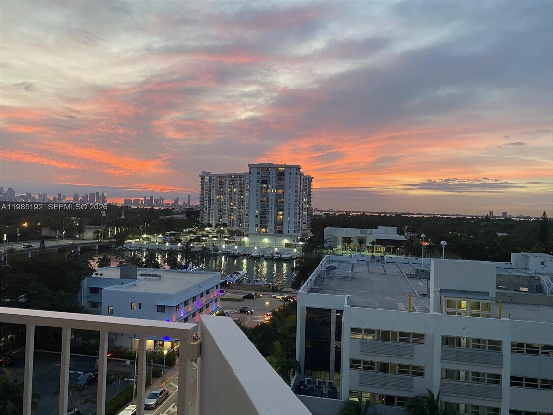 Foto del edificio - 4301 Collins Ave