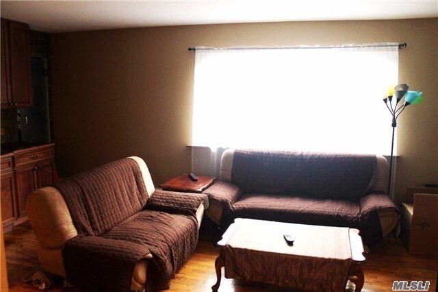 Foto del edificio - 936 Glen Cove Ave