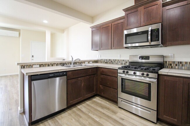 Foto del edificio - 5763 Joynak St S