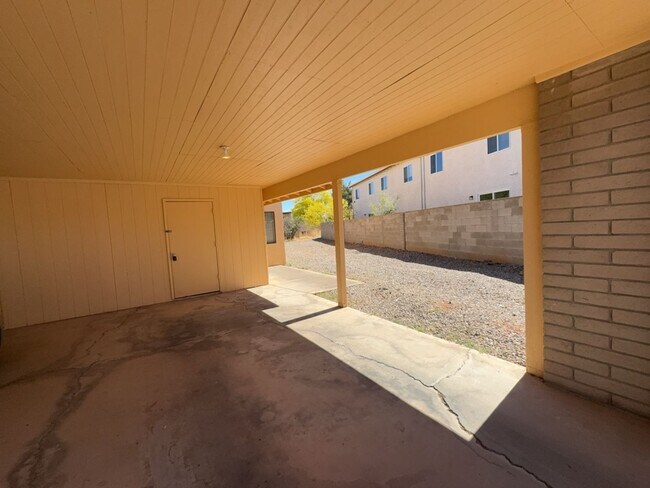 Foto del edificio - Large 2 bedroom 1.5 bath - Available Now!