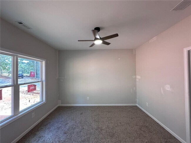 Building Photo - 305 Blueberry Hill Ln
