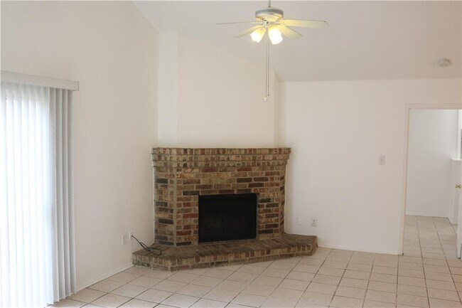 Building Photo - 421 Greenlawn Blvd