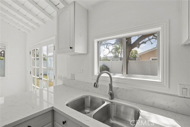 Foto del edificio - 286 E 19th St