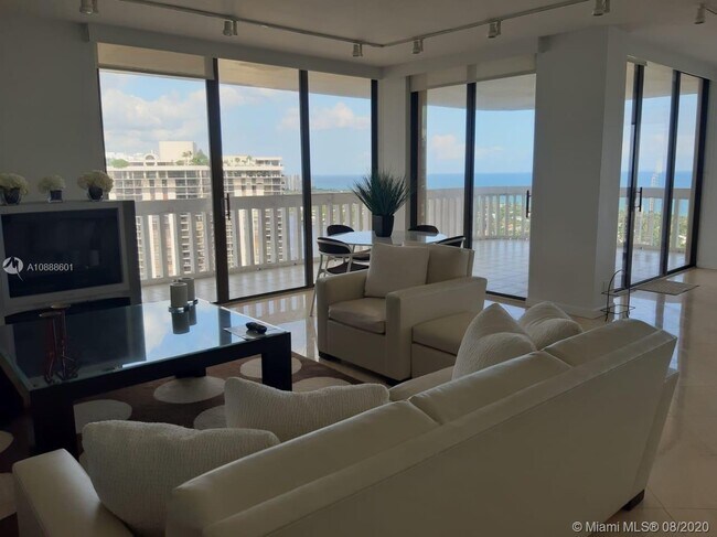 Building Photo - 19355  Turnberry Way 27K Aventura Fl 33180
