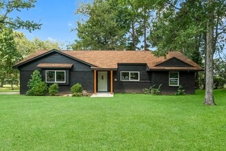 Building Photo - 62 Greenbriar Dr