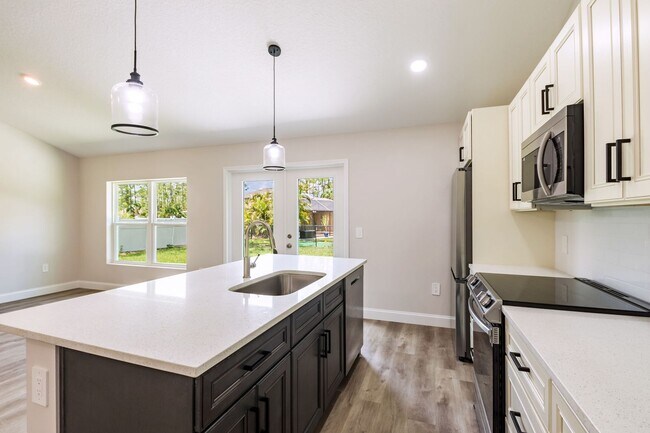 Foto del edificio - 1/2 MONTH FREE! NEW 3 bed / 2 bath / Offic...