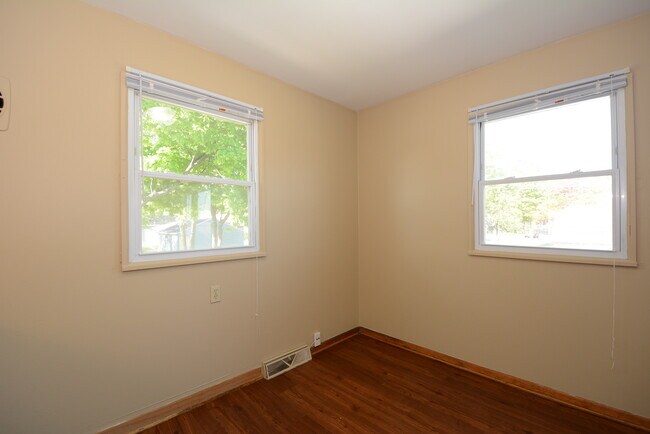 Building Photo - 7602 W Melvina St