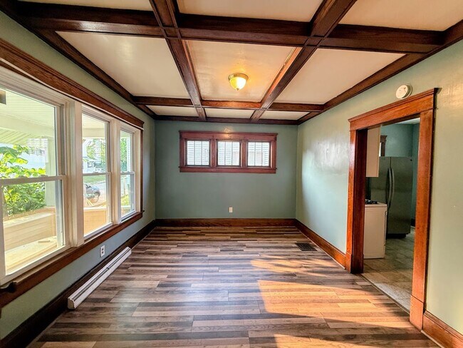 Foto del edificio - Beautiful 3 bedroom home on corner lot with garage - Canton NW