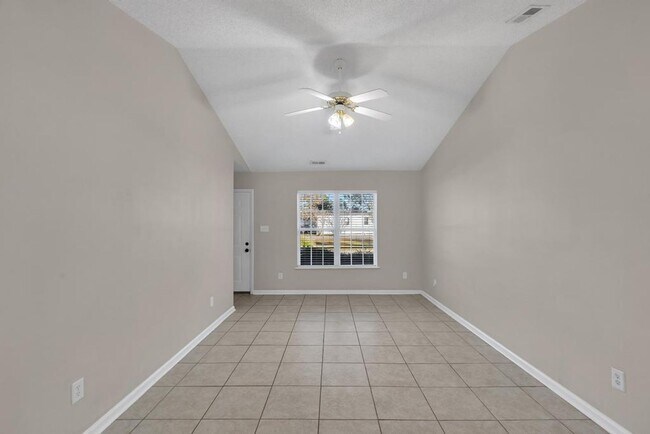 Building Photo - Great Location to Camp Lejeune!