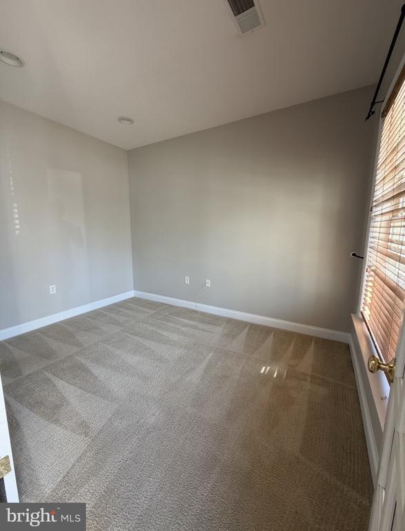 Foto principal - 677 Stoverdale Rd
