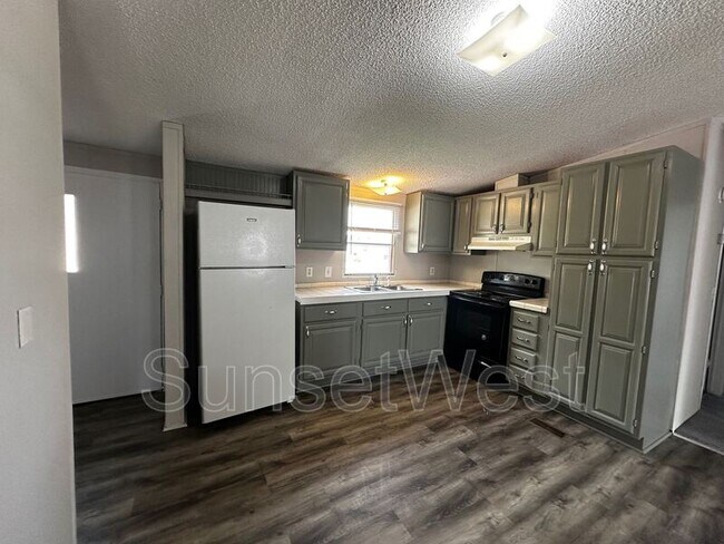 Foto del edificio - 4636 Rainbow Ln
