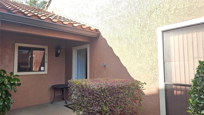 Foto del edificio - 616 Montego Bay Ct