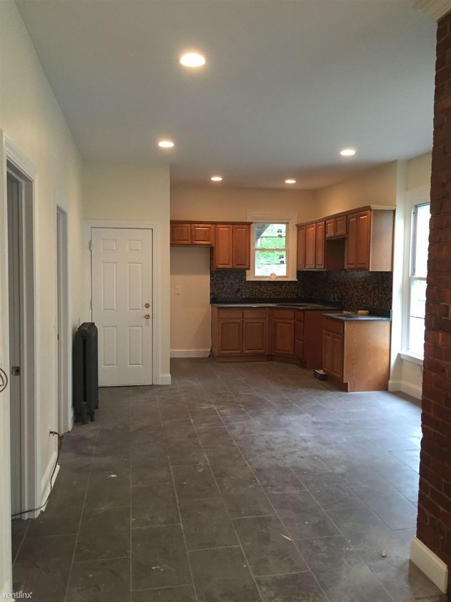Building Photo - 5 br, 1 bath  - 105 Blake St