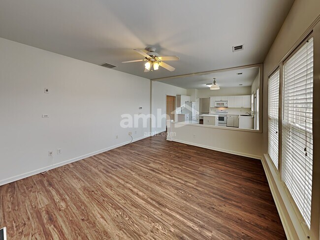 Foto del edificio - 2404 Newberry Lane