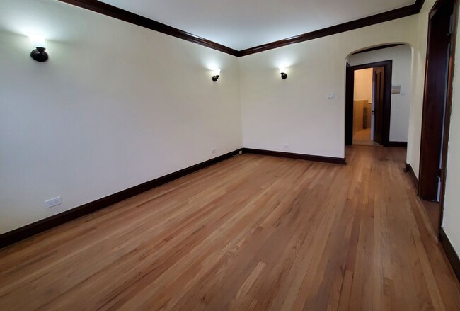 Foto del edificio - 3056 W Irving Park Rd